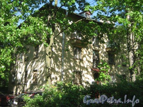 Ул. Танкиста Хрустицкого, дом 24. Общий вид со стороны дома 14. Фото 23 мая 2012 г.