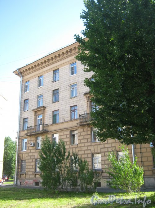 Балтийская ул., дом 3. Общий вид на часть здания со стороны Тургеневского пер. Фото июнь 2012 г.