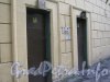 Ул. Швецова, дом 11. Двери бывшего туалета со стороны Урхова пер. Фото 25 июня 2012 г.