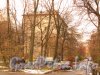 Ул. Пинегина, дом 17. Торец жилого дома со стороны проспекта Елизарова. Фото 2012 г.