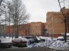 Ул. Черкасова, дом 7, корпус 2. Общий вид здания школы со стороны дома 5 корпус 2. Фото 30 января 2013 г.