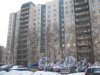 Ул. Доблести, дом 18, корпус 1. Фрагмент фасада со стороны Ленинского пр. Фото 28 января 2013 г.