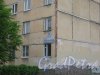 Ул. Маршала Казакова, дом 28, корпус 3. Фрагмент здания и табличка с его номером. Фото 26 мая 2013 г.