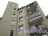 Ул. Черняховского, дом 30а. Верхняя часть здания со стороны двора. Фото 14 июня 2013 г.