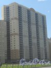 Ул. Маршала Казакова, дом 50, корпус 1. Общий вид здания с ул. Маршала Казакова. Фото 30 мая 2013 г.