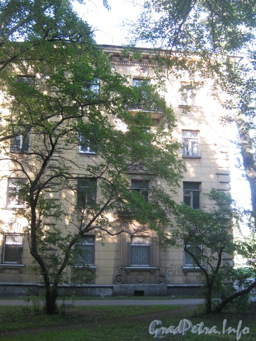 Балтийская ул., дом 41. Общий вид со стороны дома 35. Фото июнь 2012 г.