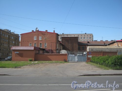 Ул. Швецова, дом 12, корпус 2. Общий вид с нечётной стороны улицы. Фото 29 мая 2012 г.