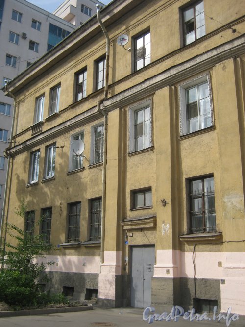 Ул. Трефолева, дом 7. Фасад дома со стороны ул. Трефолева. Фото 29 мая 2012 г.