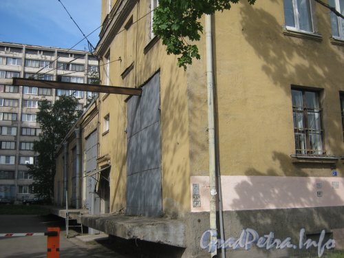 Ул. Трефолева, дом 7. Левая часть фасада дома со стороны ул. Трефолева. Фото 29 мая 2012 г.