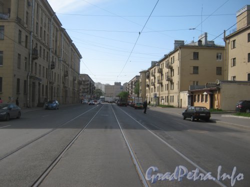 Перспектива ул. Трефолева от домов 7 и 10 в сторону пр. Стачек. Фото 29 мая 2012 г.