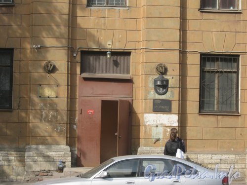 Ул. Трефолева, дом 1. Вход в общежитие с ул. Трефолева. Фото 29 мая 2012 г.