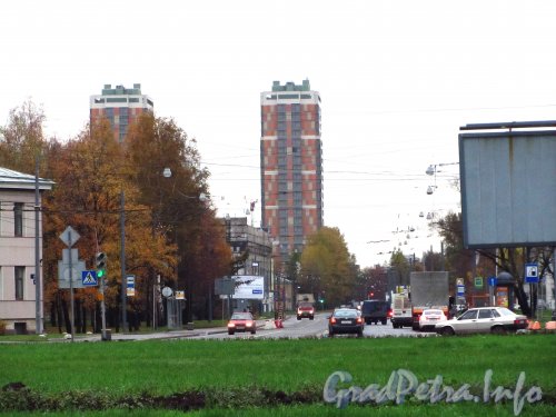 Перспектива улицы Седова от площади Бехтерева в сторону Большого Смоленского проспекта. Фото октябрь 2012 г.