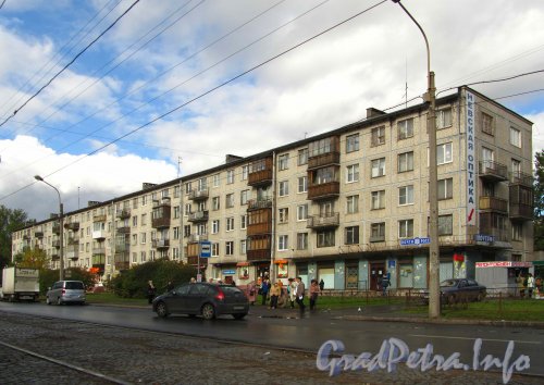 Ул. Ленсовета, дом 80. Общий вид жилого дома. Фото сентябрь 2012 года.