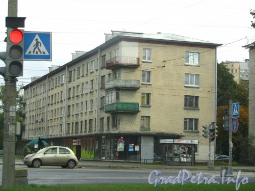 Ул. Орджоникиджзе, дом 15. Общий вид жилого дома. Фото сентябрь 2012 года.