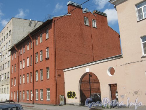 Балтийская ул., дом 19б. Общий вид фасада со стороны Тургеневского пер. Фото 25 июня 2012 г.