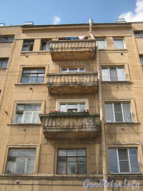 Ул. Швецова, дом 6. Балконы дома со стороны двора и парадных. Фото 25 июня 2012 г.