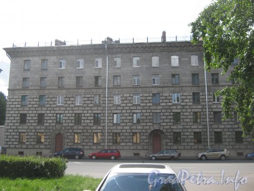 Ул. Швецова, дом 17. Общий вид со стороны дома 6. Фото 25 июня 2012 г.