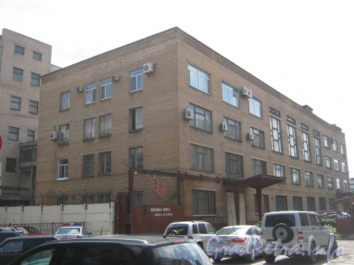 Ул. Маршала Говорова, дом 40. Фрагмент здания со стороны Урхова пер. Фото 25 июня 2012  г.
