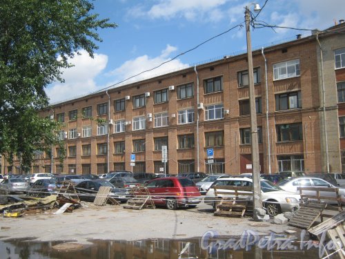 Ул. Маршала Говорова, дом 40. Фрагмент здания со стороны дома 38. Фото 25 июня 2012 г.