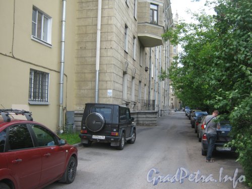 Тихомировская ул. Вид с ул. Маршала Говорова. Фото 25 июня 2012 г.