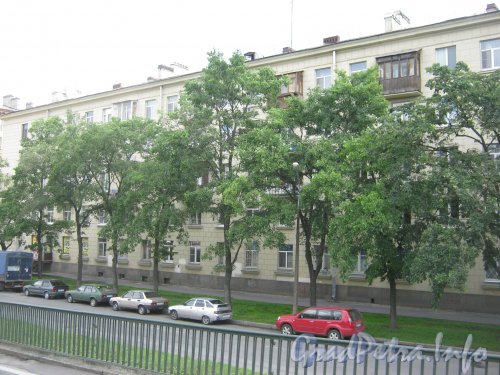 Кронштадтская ул., дим 24. Фасад дома. Фото 25 июня 2012 г.