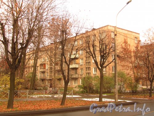 Ул. Пинегина, дом 19. Фасад жилого дома со двора. Фото 2012 г.
