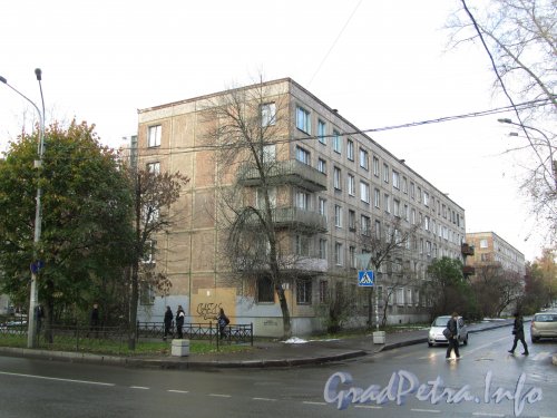 Ул. Пинегина, дом 19. Фасад жилого дома со стороны улицы Пинегина. Фото 2012 г.