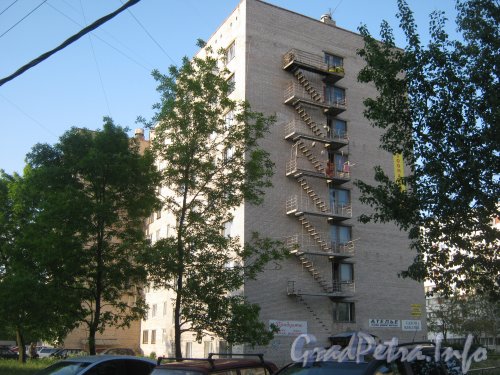 Ул. Пионерстроя, дом 27. Вид со стороны дома 29. Фото 9 июня 2012 г.