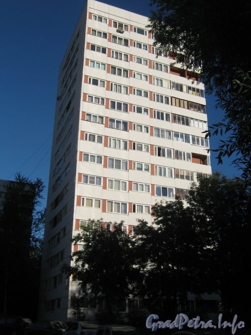 Ул. Руднева, дом 9, корпус 1. Общий вид с ул. Руднева. Фото 4 сентября 2012 г.