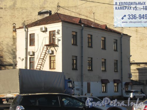 Ул. Шкапина, дом 43-45, литера Е. Общий вид здания. Фото 22 октября 2012 г.