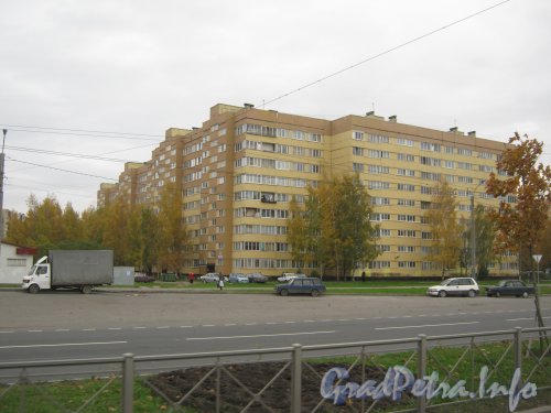 Ул. Маршала Захарова, дом 9. Общий вид с ул. Доблести. Фото 19 октября 2012 г.