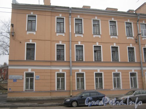 Ул. Академика Лебедева, дом 10 В. Левая часть фасада. Фото 2 ноября 2012 г.