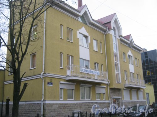 Ул. Комиссара Смирнова, дом 4, корпус 2, литера В. Общий вид здания. Фото 2 ноября 2012 г.