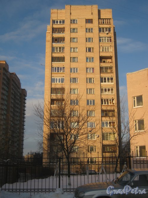 Шушары. Первомайская ул., дом 3. Общий вид со стороны дома 9а. Фото 21 декабря 2012 г.