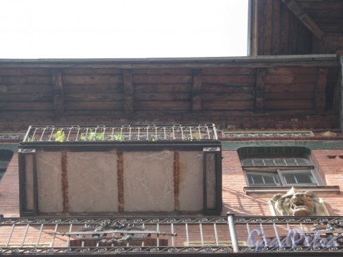 Бол. Монетная ул., дом 10. Балкон со стороны Каменноостровского пр. Фото 7 июля 2012 г.