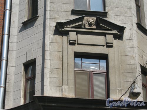 Кронверкская ул., дом 29/37, литера Б. Фрагмент здания со стороны двора и Кронверкской ул . Фото 7 июля 2012 г.