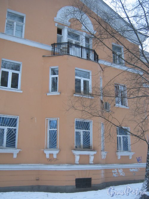 Ул. Партизана Германа, дом 30, корпус 2. Фрагмент фасада. Фото 6 января 2013 г.