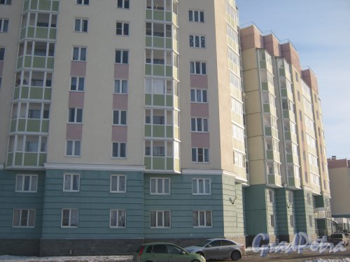 Ул. Маршала Захарова, дом 12, корпус 1. Общий вид правой части фасада. Фото 28 января 2013 г.