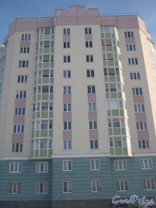 Ул. Маршала Захарова, дом 12, корпус 1. Общий вид центральной части фасада. Фото 28 января 2013 г.
