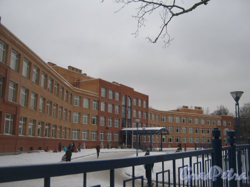 Ул. Черкасова, дом 7, корпус 2. Общий вид здания школы со стороны дома 5 корпус 2. Фото 30 января 2013 г.