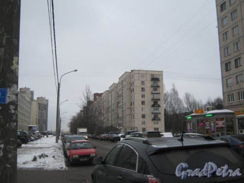 Ул. Киришская, дом 5 (в центре Фото). Общий вид с Гражданского пр. Фото 30 января 2013 г.