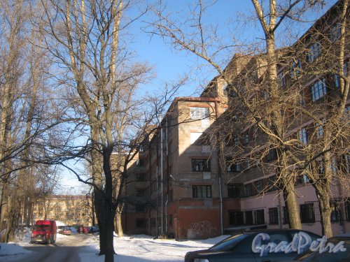 Ул. Харченко, дом 16. Фрагмент здания. Вид с Кантемировской ул. Фото 5 февраля 2013 г.