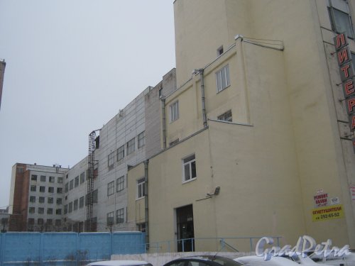 Ул. Киришская, дом 2, литера А (дом 2а). Фрагмент здания. Фото 30 января 2013 г.