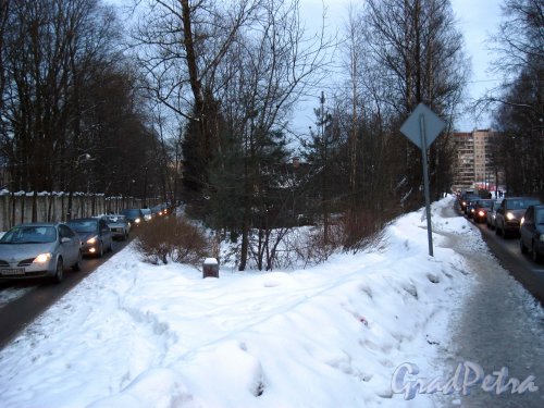Развилка Главной улицы (справа) и Поклонногорской улицы (слево). Фото 5 февраля 2013 г.