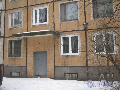 Ул. Черкасова, дом 8, корпус 3. Фрагмент фасада со стороны домов 6. Фото 30 января 2013 г.
