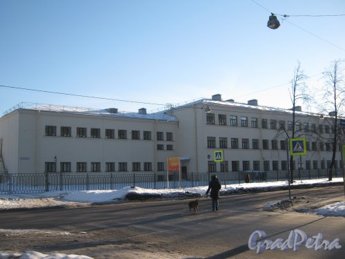 Ул. Харченко, дом 27, литера А. Общий вид здания с ул. Капитана Воронина. Фото 5 февраля 2013 г.