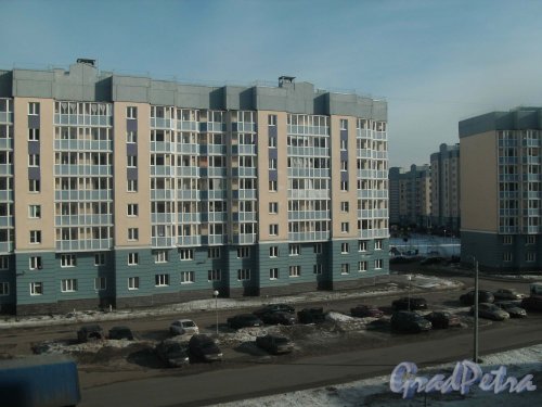 Улица Маршала Захарова, дом 18, корпус 1. Вид со стороны дома 16, корпус 1 по улице Маршала Захарова. Фото 3 марта 2013 г.