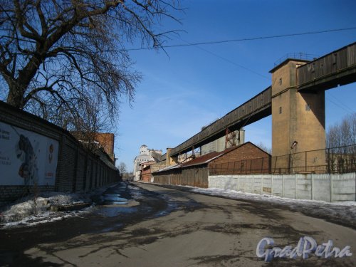 перспектива Глиняной улицы от дома 11 в сторону Обводного канала. Фото 17 марта 2013 г.