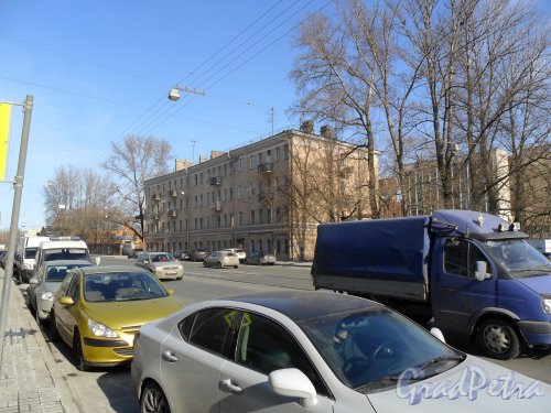 Улица Калинина, дом 10. Вид с юга. Фото 19 марта 2013 г.