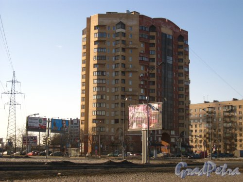Ул. Орджоникидзе, дом 58, корп. 1. Фасад со стороны Витебского проспекта. Фото 22 марта 2013 года.